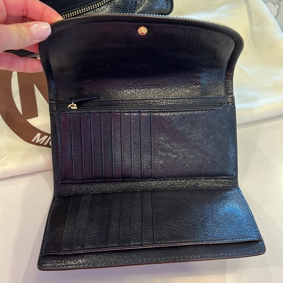 Michael Kors Naomi Navy Large Satchel and Wallet Like New Excellent Condition - Picture 10 of 11